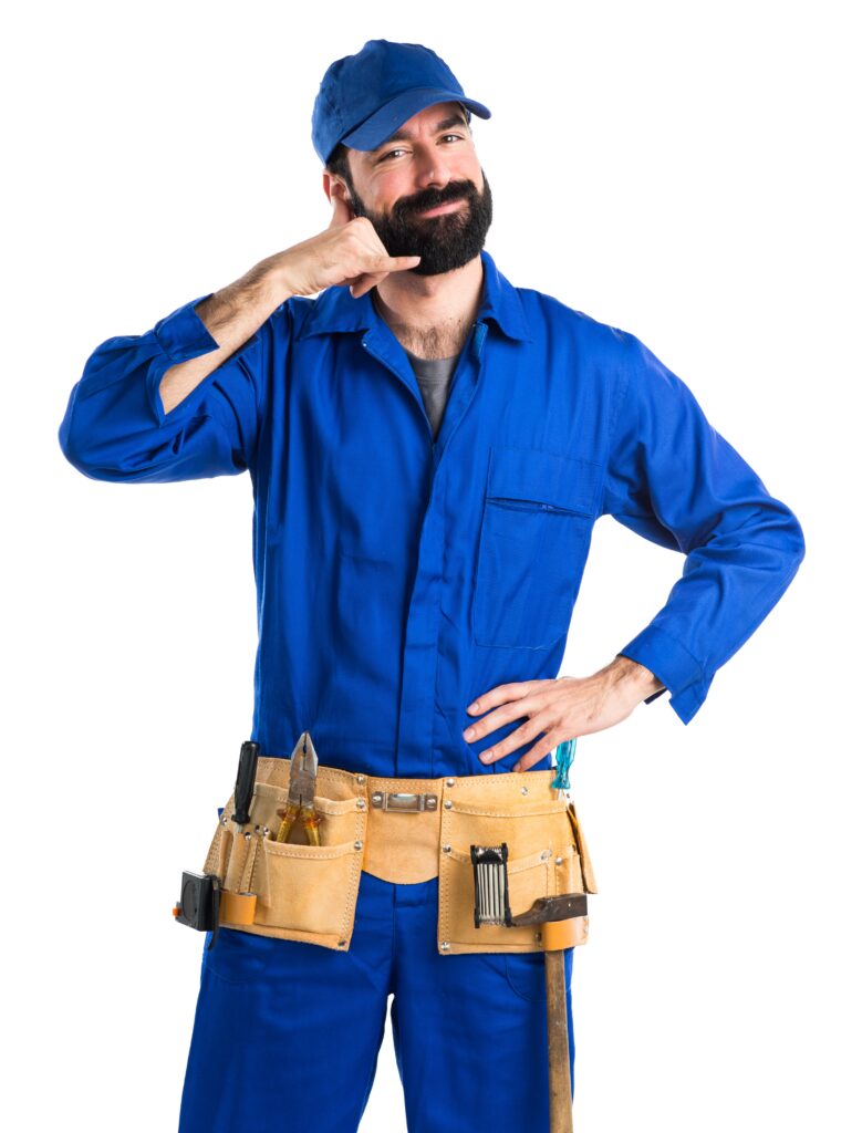 Hombre adulto joven con overol y gorra azul, con barba, herramientas, técnico.